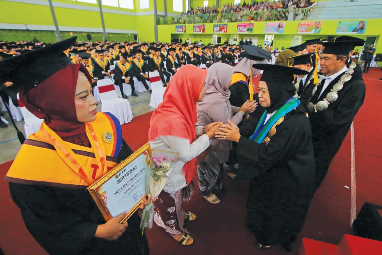 Wisudawan UTP di GOR UTP Plesungan, Gondangrejo, Karanganyar, Sabtu (18/5/2024).