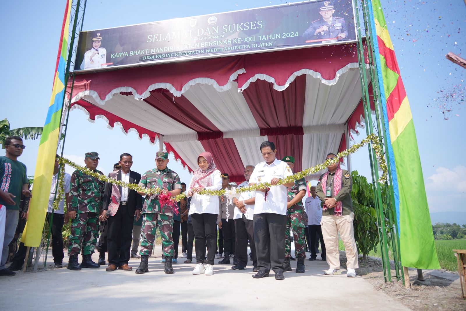 Bupati Klaten Sri Mulyani bersama forkompimda menutup program KBMKB di Desa Pasung, Kecamatan Wedi, Rabu (22/5/2024). (Angga Purenda/Radar Solo)
