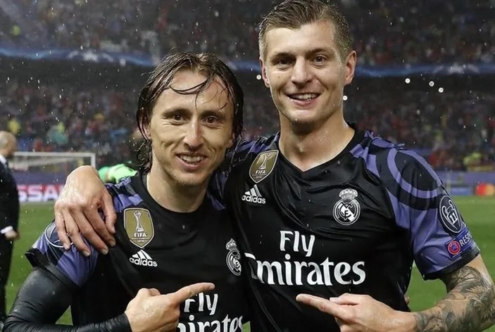 KOMBINASI MAUT: Dua pemain tengah Real Madrid, Luka Modric dan Toni Kroos.