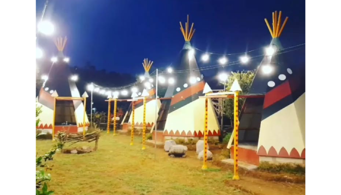 Tenda ala suku Indian di The Lawu Fresh, Ngargoyoso, Karanganyar.