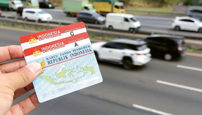 Foto ilustrasi SIM dan KTP.