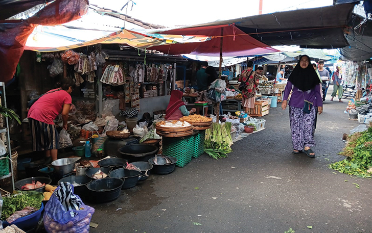 Suasana Pasar Gentongan di Desa Gemblegan, Kecamatan Kalikotes, Klaten, Sabtu pagi (25/5/2024). Pasar ini dijuluki Pasar Tuyul, karena seringnya orang kehilangan uang.