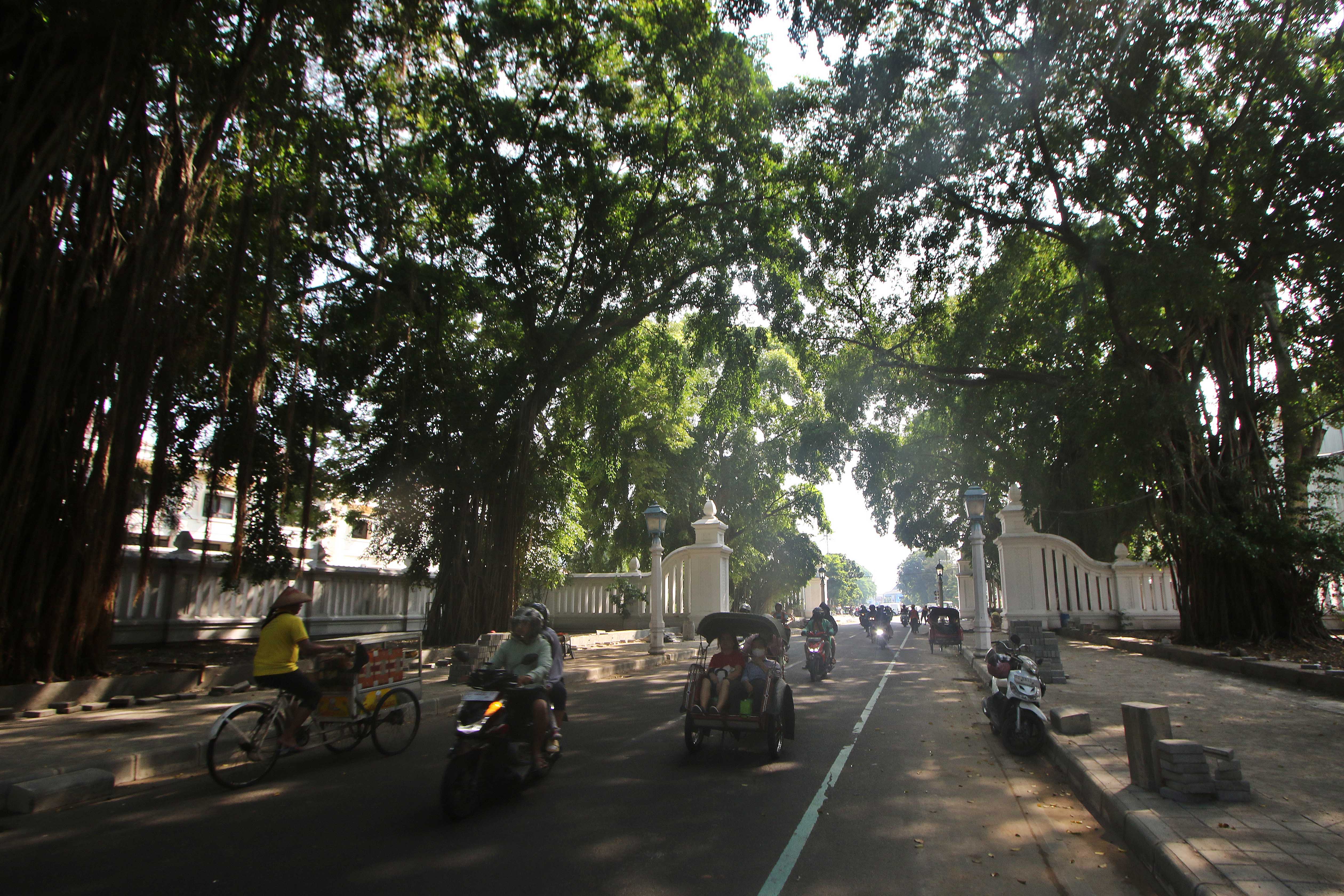 Gerbang Alun-Alun Utara Keraton Kasunanan Surakarta yang sudah berusia ratusan tahun.  &nbsp;