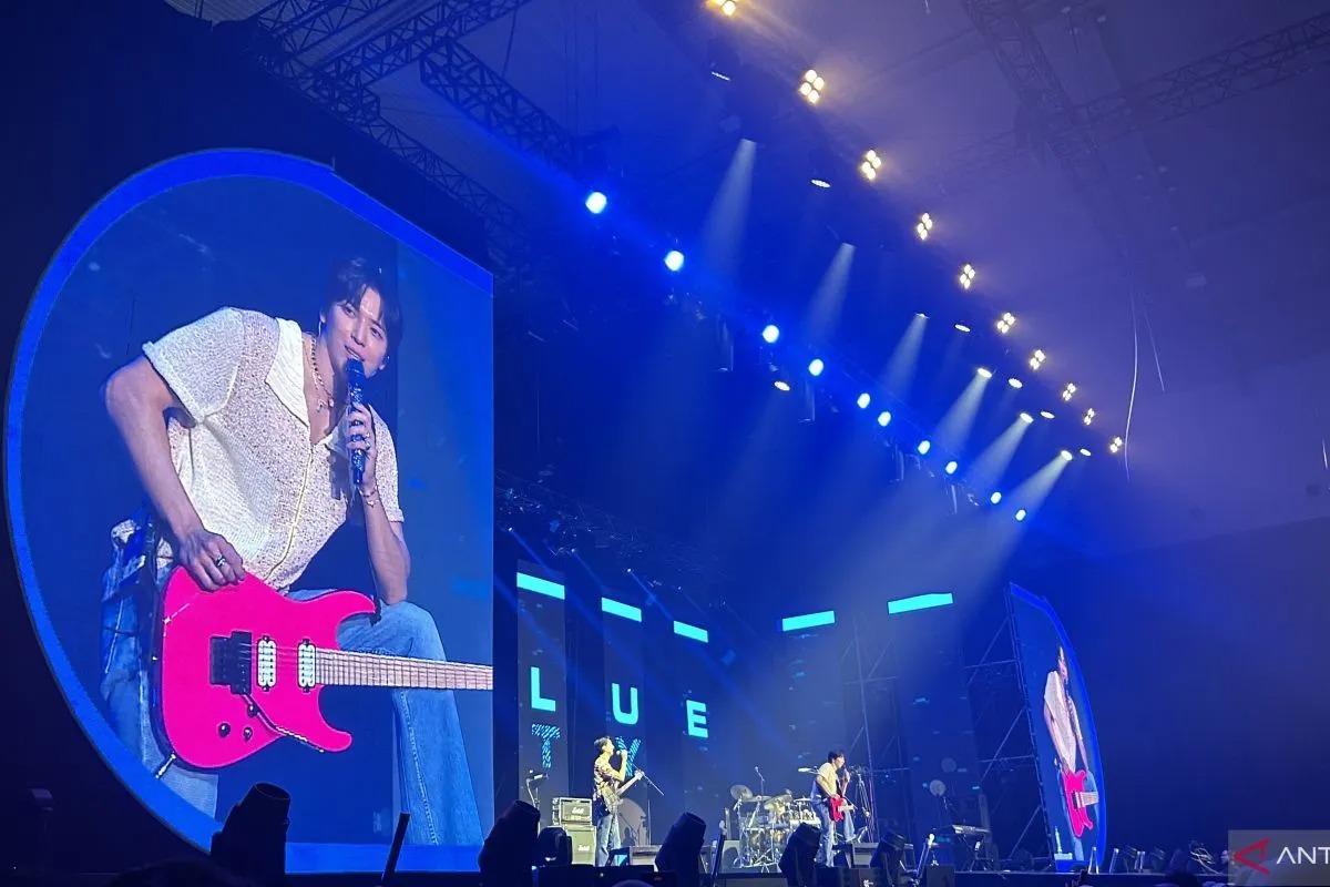 Grup band CNBlue saat konser CNBLUE LIVE &lsquo;CNBLUENTITY&rsquo; IN JAKARTA, Sabtu malam (25/5/2024) di Hall 1 ICE BSD City, Tangerang Selatan.