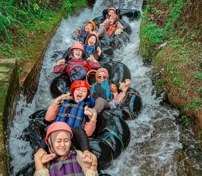 River Tubing di Kali Pring Kuning.