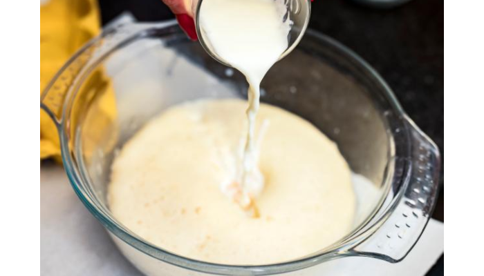 Susu evaporasi bisa jadi bahan campuran anekan makanan.