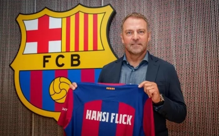 Hansi Flick resmi menjadi pelatih Barcelona.