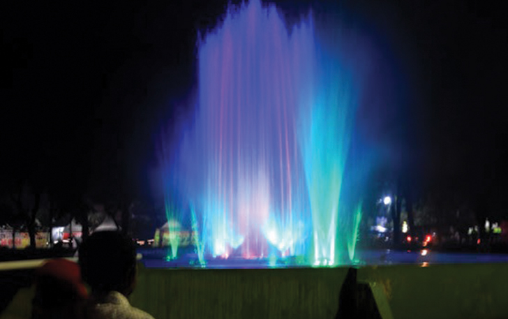 Wisata Taman Air Mancur Laser yang ada di Alun-alun Karanganyar