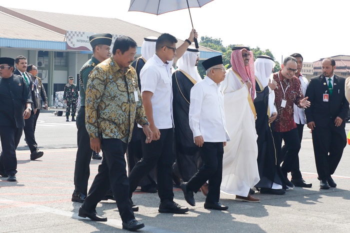 Pj Gubernur Jateng Nana Sudjana (paling kiri) dampingi Wapres Ma
