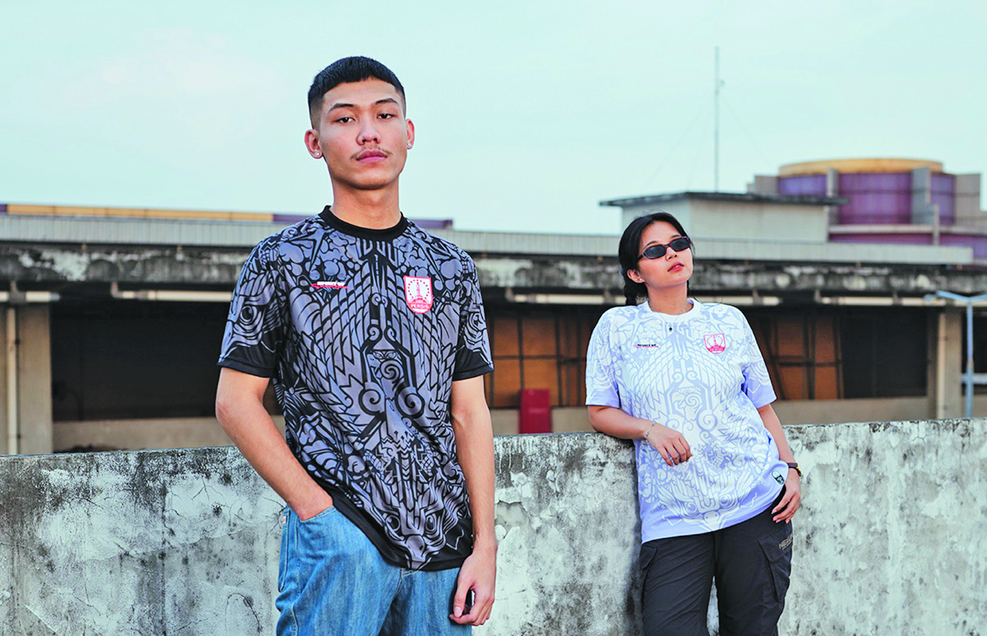 Jersey kolaborasi Persis Solo hasil desain seniman lokal Elienmen dan Captain Chiz.