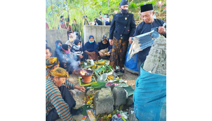 Upacara adat Dukutan yang digelar warga Dusun Nglurah, Tawangmangu, Karanganyar jadi salah satu daya tarik wisata.