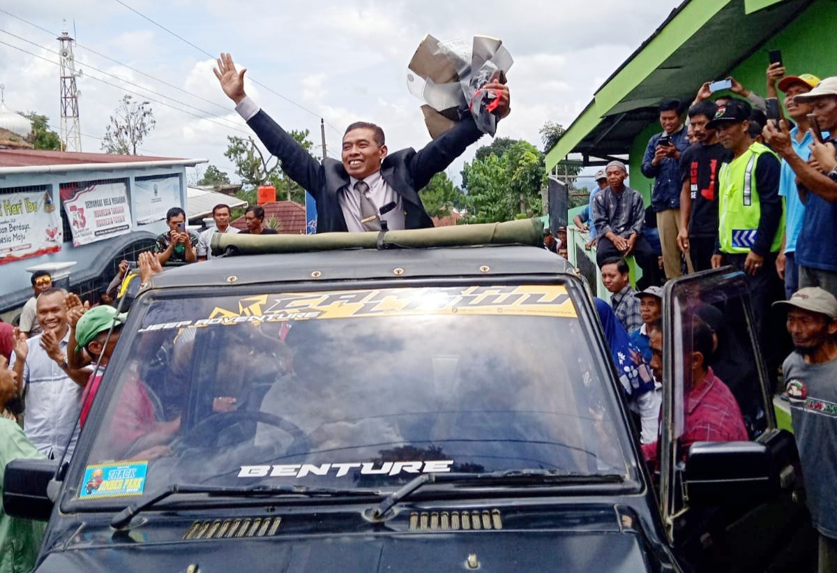 Kepala Desa Berjo Dwi Haryanto usai terpilih dari hasil pilkades PAW Desa Berjo, beberapa waktu lalu. (Rudi Hartono/Radar Solo)
