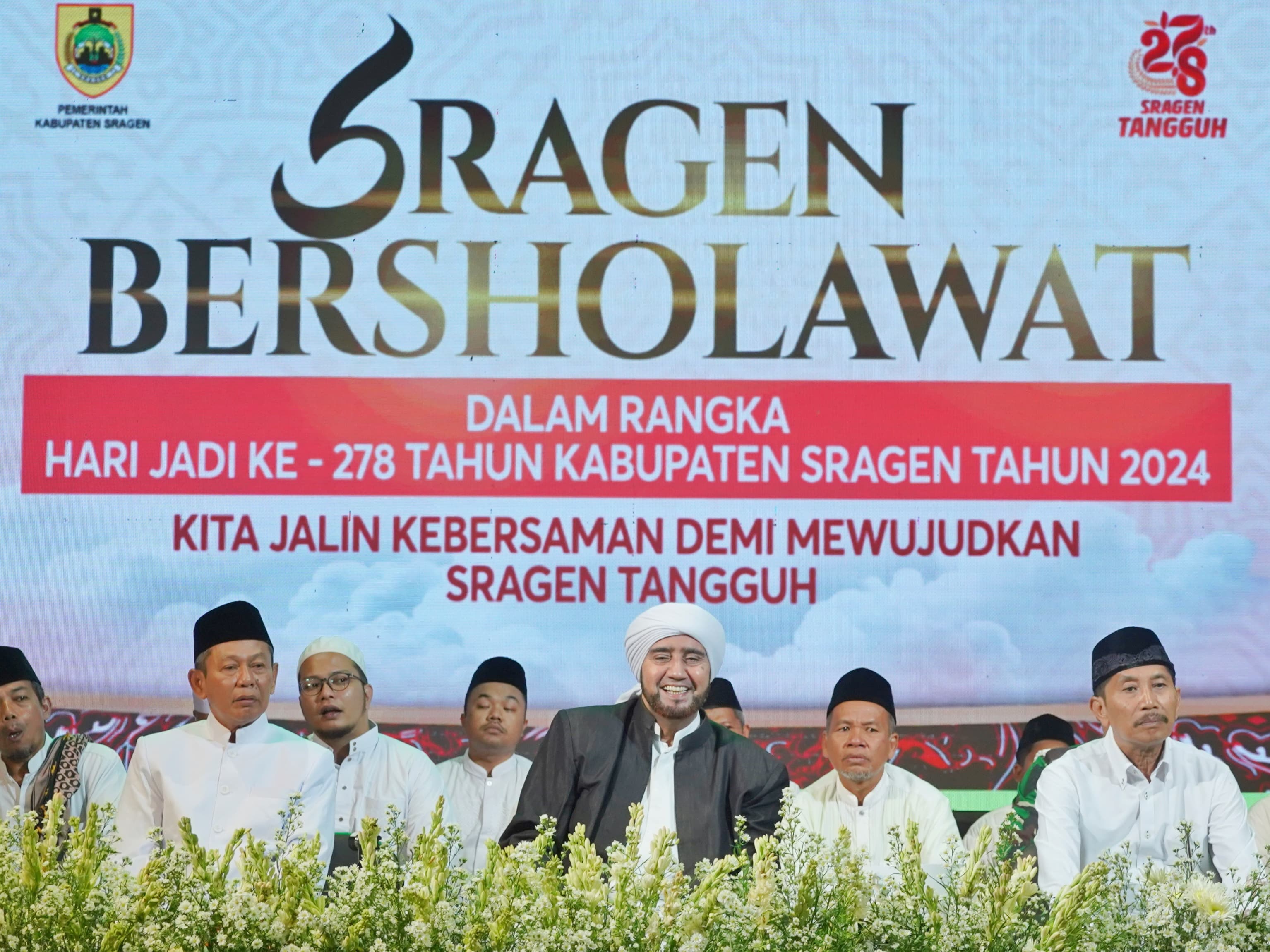 Sragen Bersholawat dalam rangka HUT Ke-278 Kabupaten Sragen bersama Habib Syech, Selasa (4/6/2024).