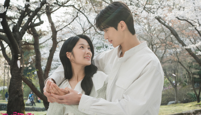 Byeon Woo Seok dan&nbsp;Kim Hye Yoon dalam drama Korea Lovely Runner.