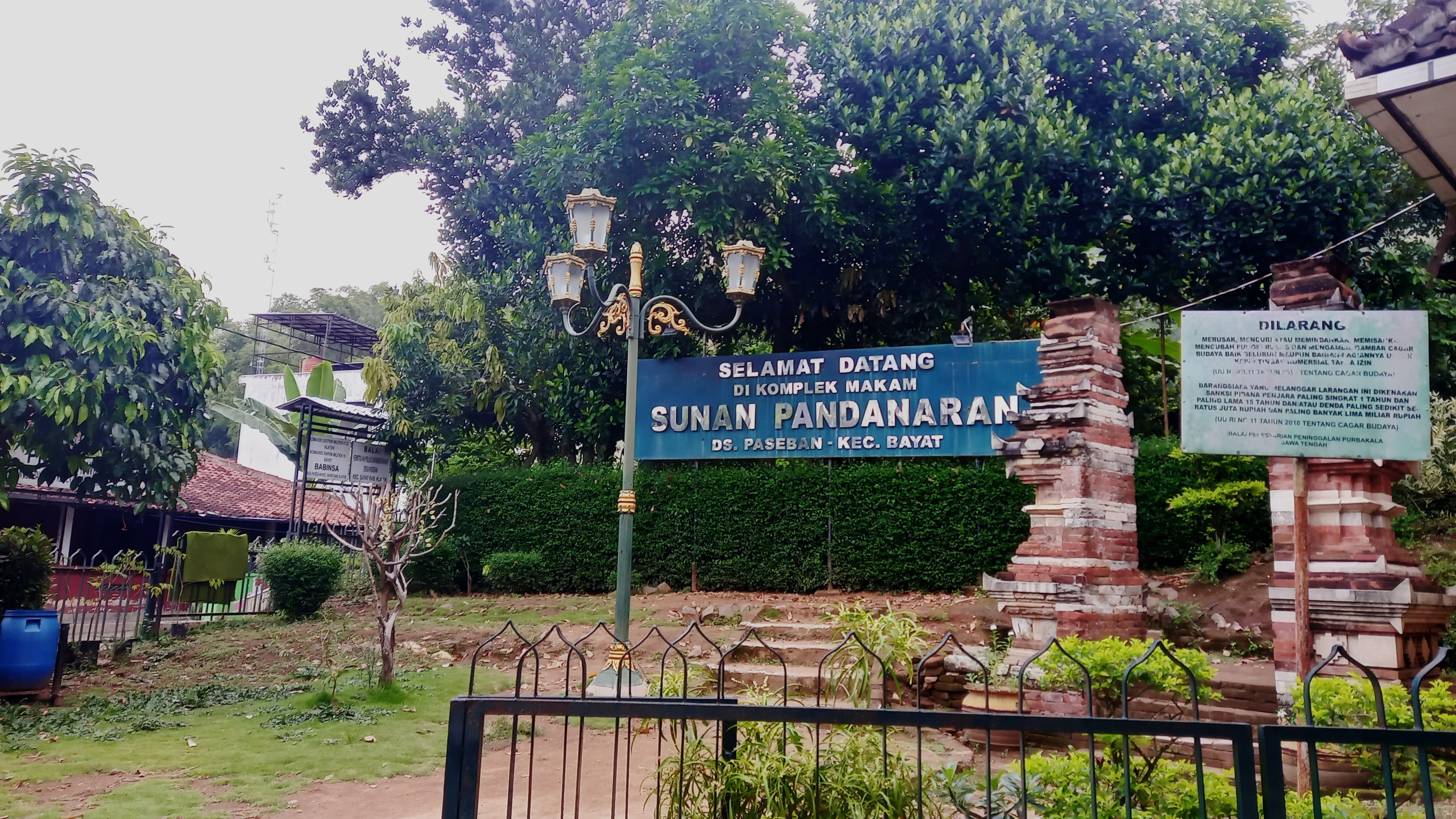 Wisata religi makam Sunan Pandanaran di Bayat, Klaten