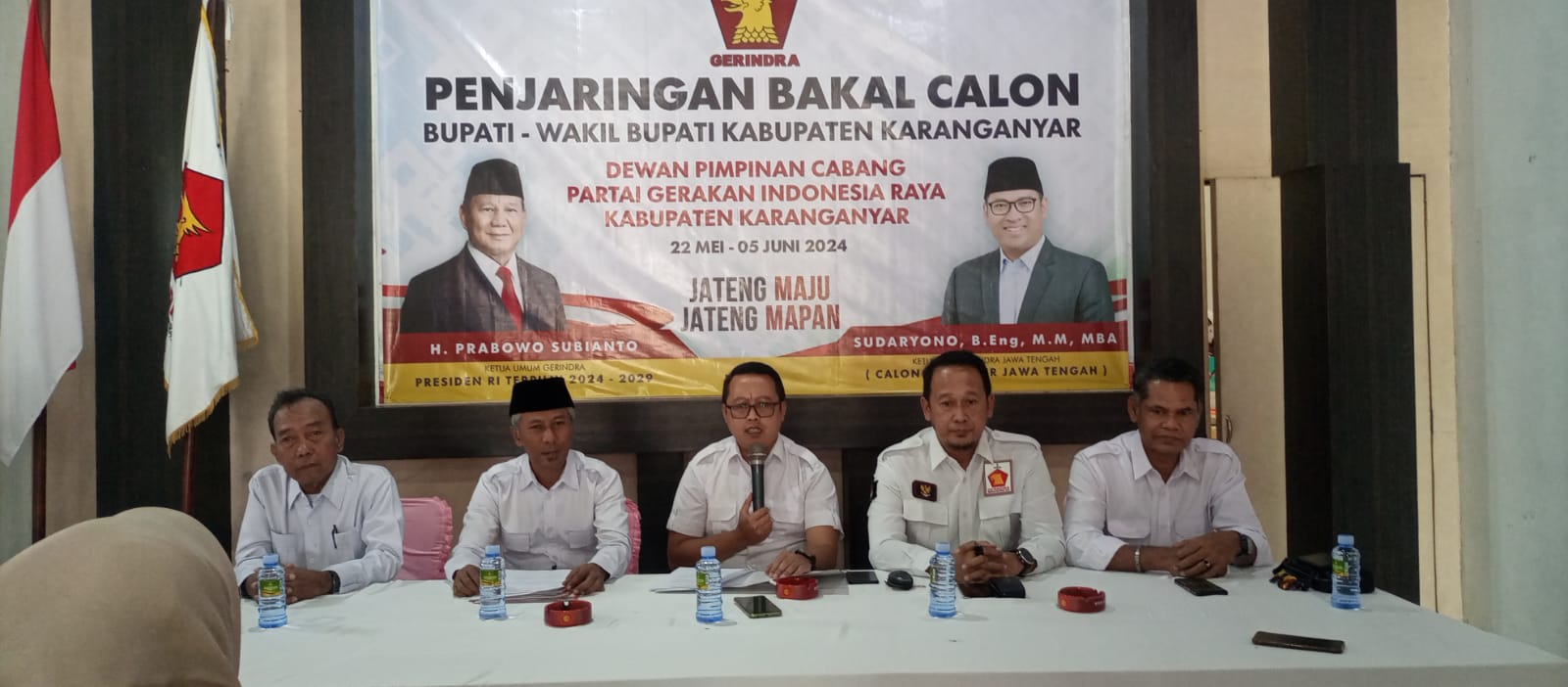 Pengurus DPC Partai Gerindra Karanganyar beberkan hasil penjaringan cabup-cawabup Karanganyar. (Rudi Hartono/Radar Solo)