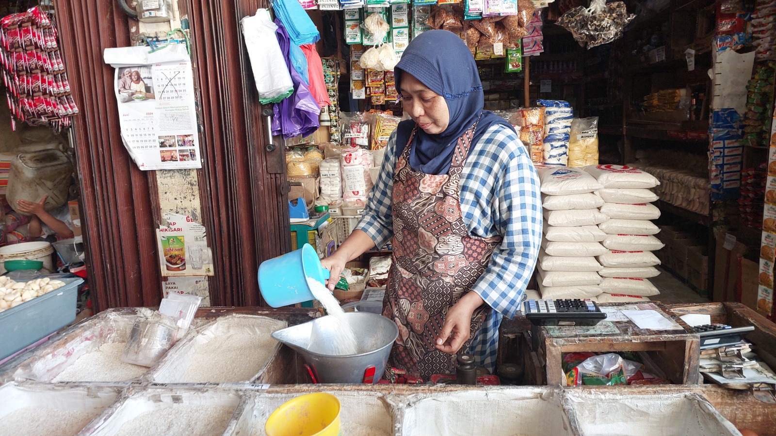 Penjual beras di salah satu pasar tradisional di Boyolali.