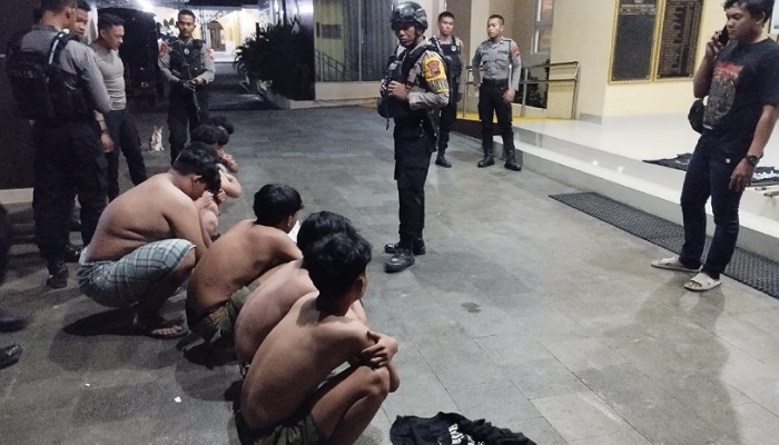 Para remaja yang diamankan tim Sparta Polresta Solo saat hendak tawuran, Jumat (7/6) malam.