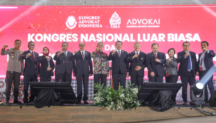 Sekda Jateng Sumarno saat hadiri pembukaan Kongres Nasional Luar Biasa dan Kongres Nasional IV KAI di Edutorium KH Ahmad Dahlan UMS, Sabtu (8/6).