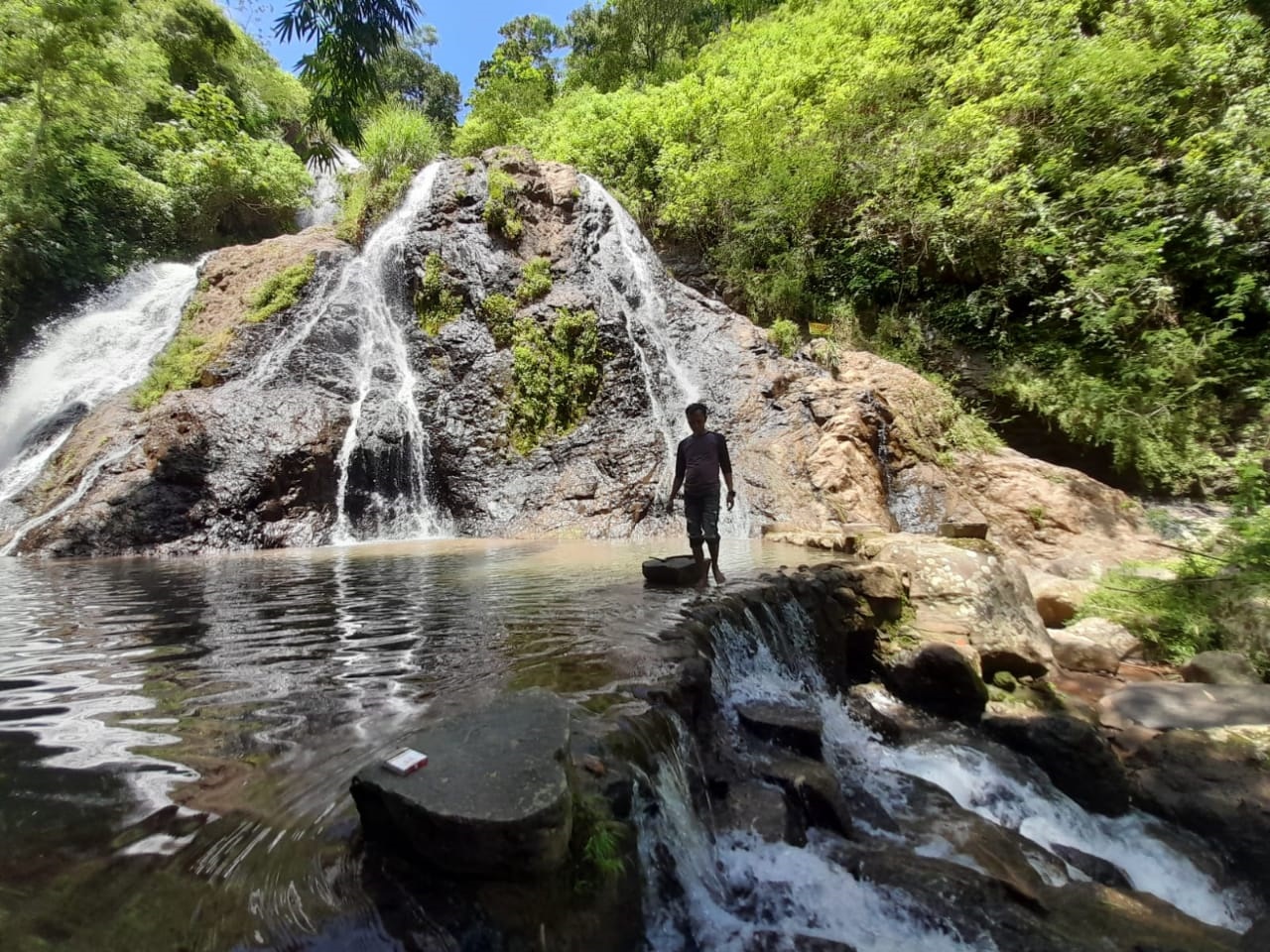 LAYAK DIKUNJUNGI: Air terjun Sewawar di Jenawi, Karanganyar menyajikan kesejukan dan keasrian alam Gunung Lawu.