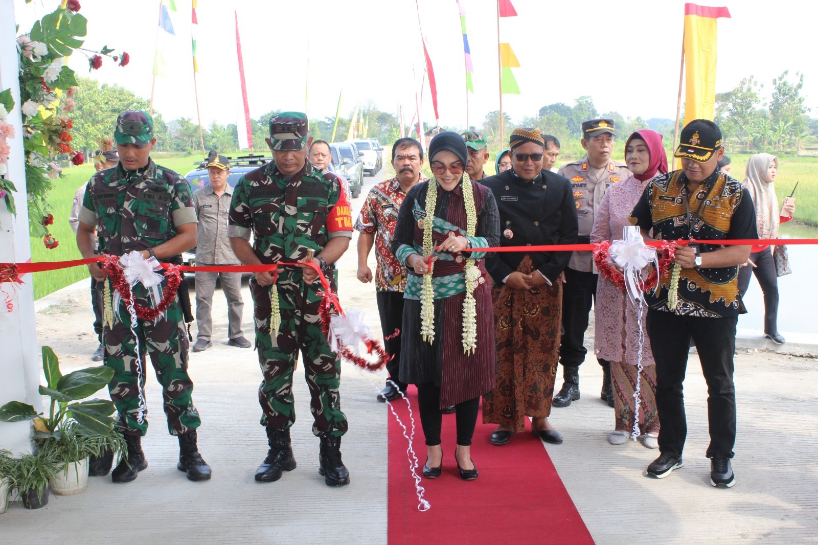 Ruas Jalan Merkurius di Desa Karangdukuh, Kecamatan Jogonalan, Klaten yang diresmikan Bupati Klaten, Jumat (7/6). (Angga Purenda/Radar Solo)