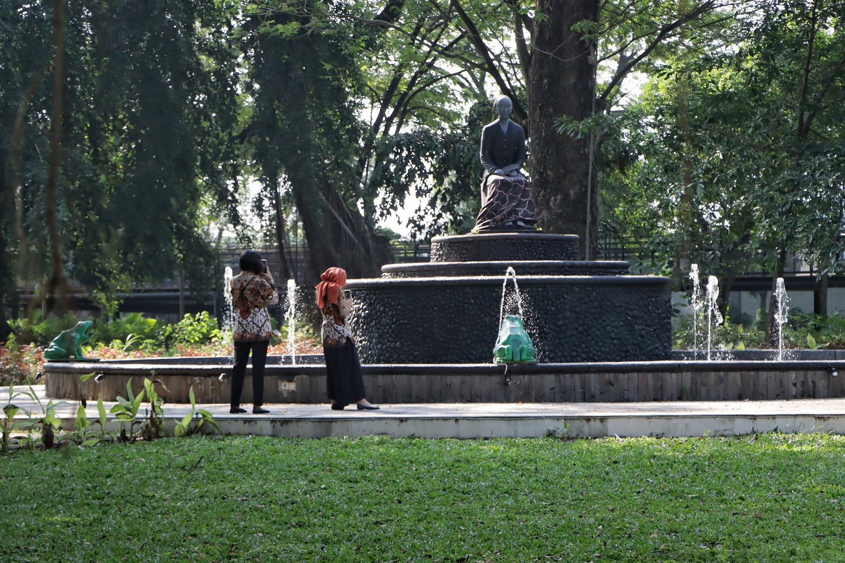 Taman Belakambang Solo setelah direvitalisasi semakin indah. (M IHSAN/RADAR SOLO)