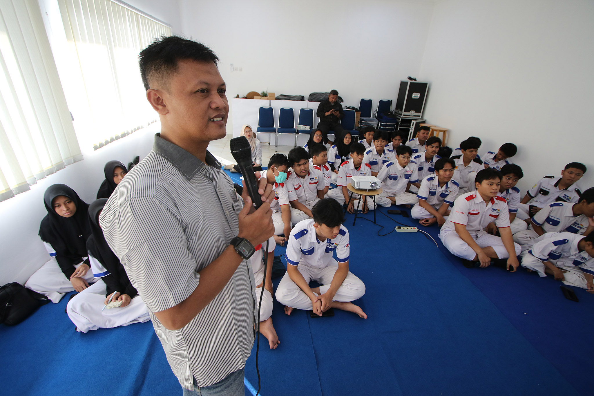 Siswa SMK Muhammadiyah 3 Solo  pelatihan jurnalistik di kantor Radar Solo, Selasa (11/6).
