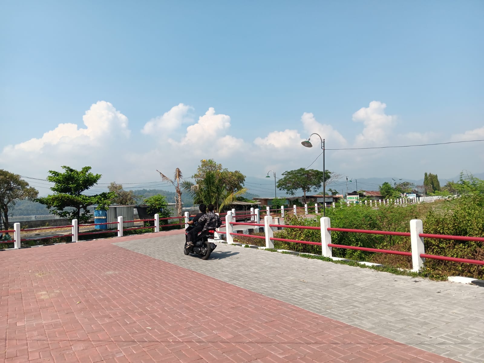 Tempat relokasi ratusan PKL jalan lingkar Rowo Jombor, Klaten. (Angga Purenda/Radar Solo)