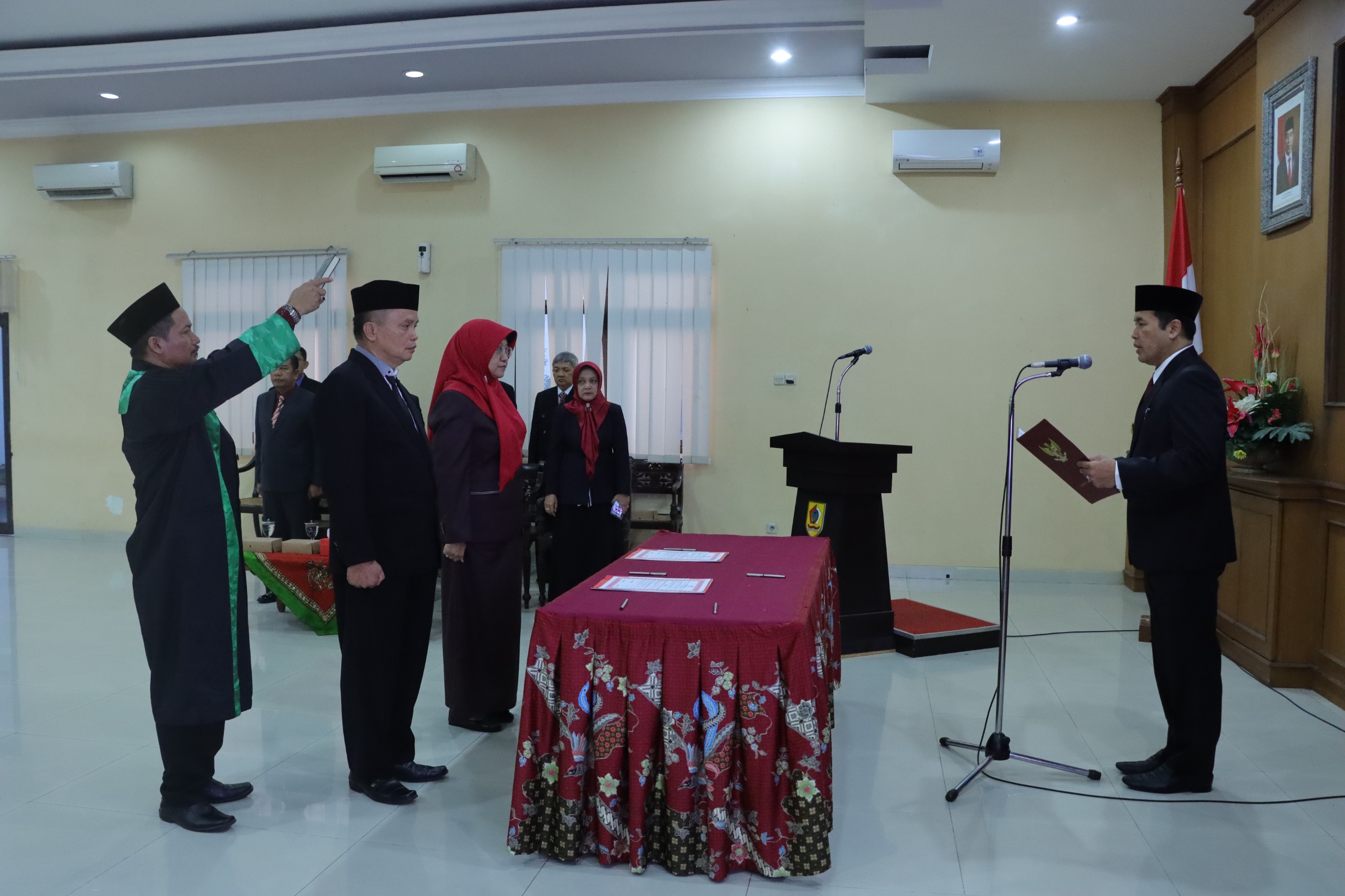 Bupati Wonogiri Joko Sutopo lantik pejabat baru di Graha Personalia BKD Wonogiri, Rabu (12/6/2024).
