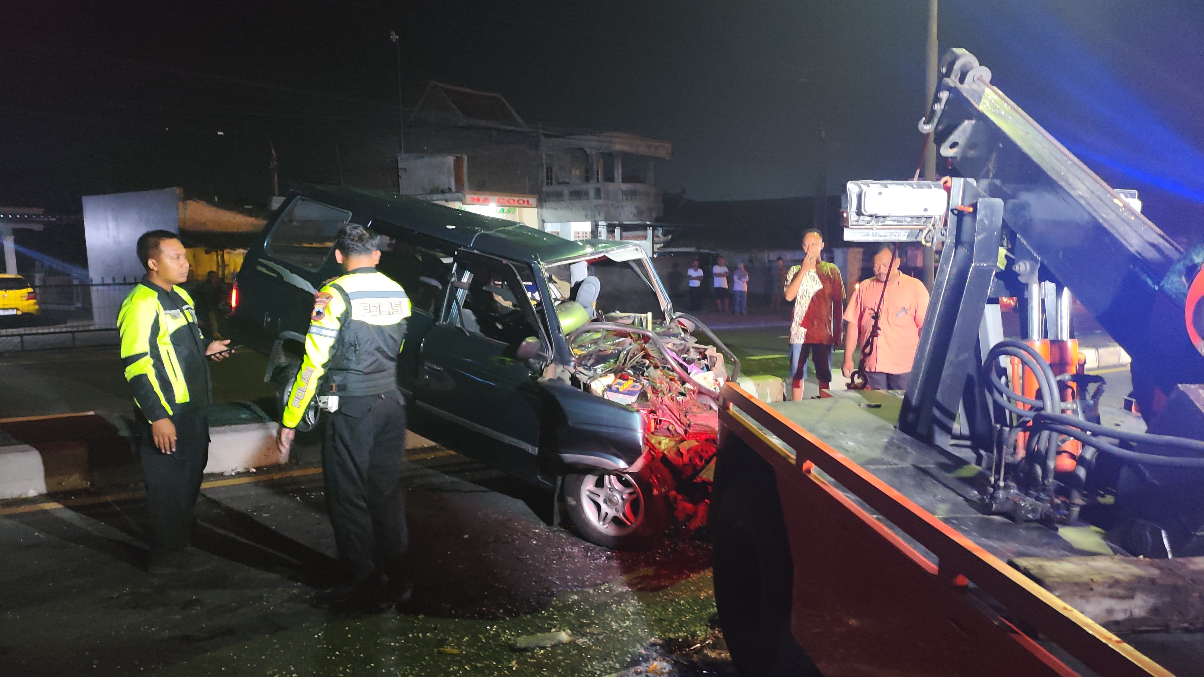 Kondisi mobil yang terlibat kecelakaan lalu lintas di ruas Jalan Raya Solo-Jogja, Desa Kuncen, Kecamatan Ceper, kemarin (13/6/2024). (Dokumentasi Satlantas Polres Klaten)