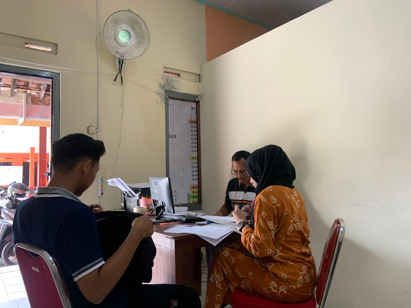 Pendaftaran pantarlih di salah satu desa di Sukoharjo, Kamis (13/6).