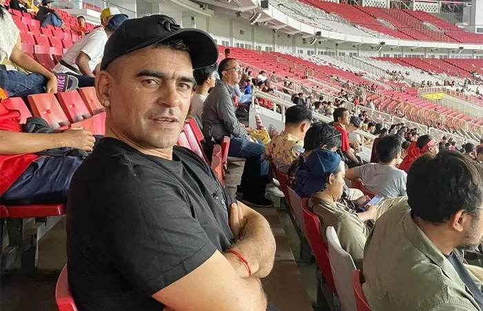 Cristian Gonzales beri tanggapan positif mengenai dirinya beserta keluarganya yang menonton pertandingan Timnas Indonesia vs Filipina dari kursi tribun Stadion Utama Gelora Bung Karno, Senayan.