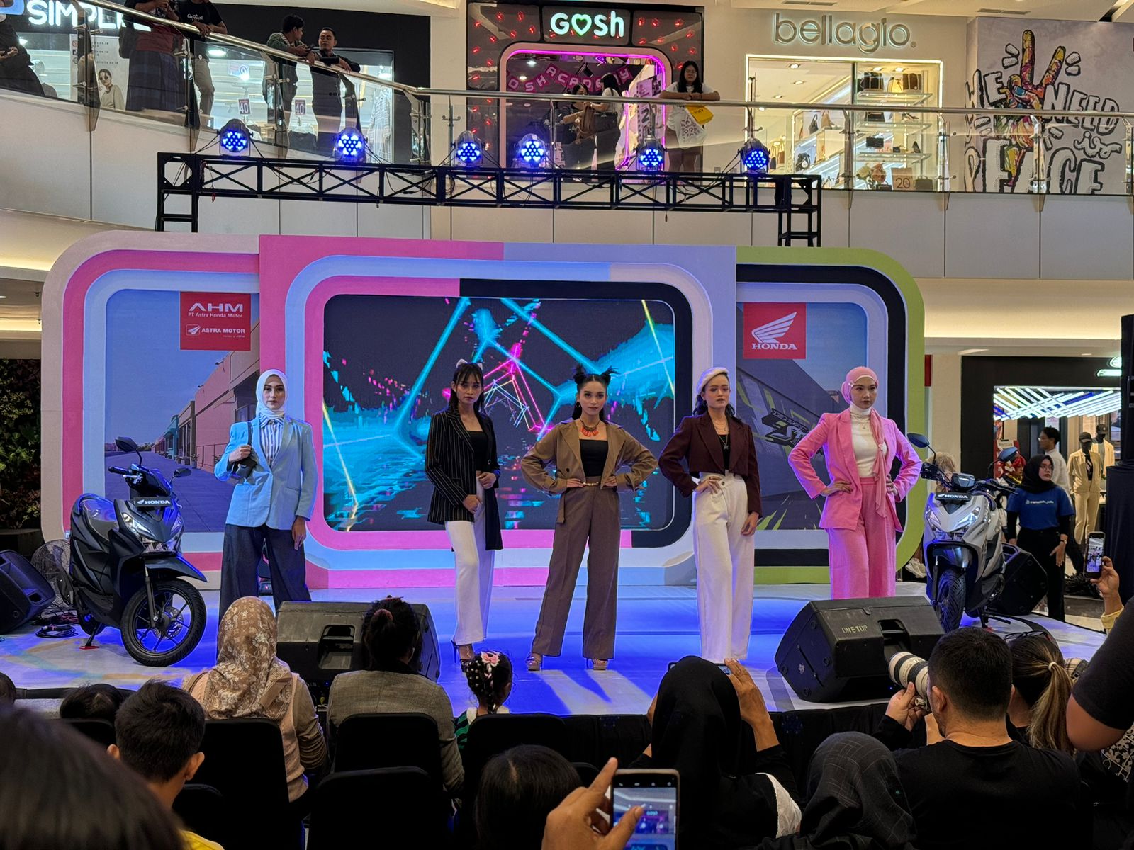 Suasana entertaiment dalam gelaran Regional Public Launching All New Honda BeAT yang dilakukan Main Dealer Astra Motor Jateng di Pakuwon Mall Solo Baru Sabtu kemarin (15/06/24).