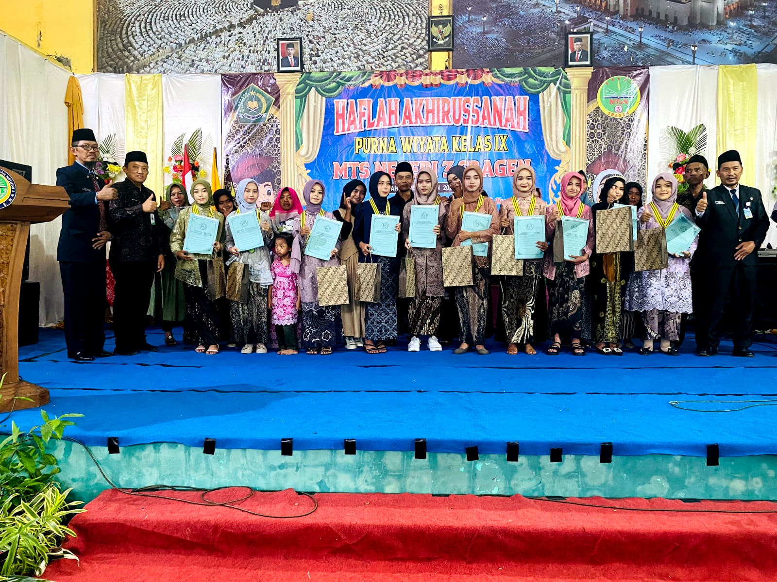 Akhirussanah purnawiyata kelas IX MTsN 3 Sragen di Gedung Arafah IPHI Sumberlawang (15/6).