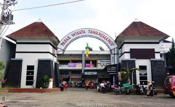 Suasana Pasar Wisata Tawangmangu.