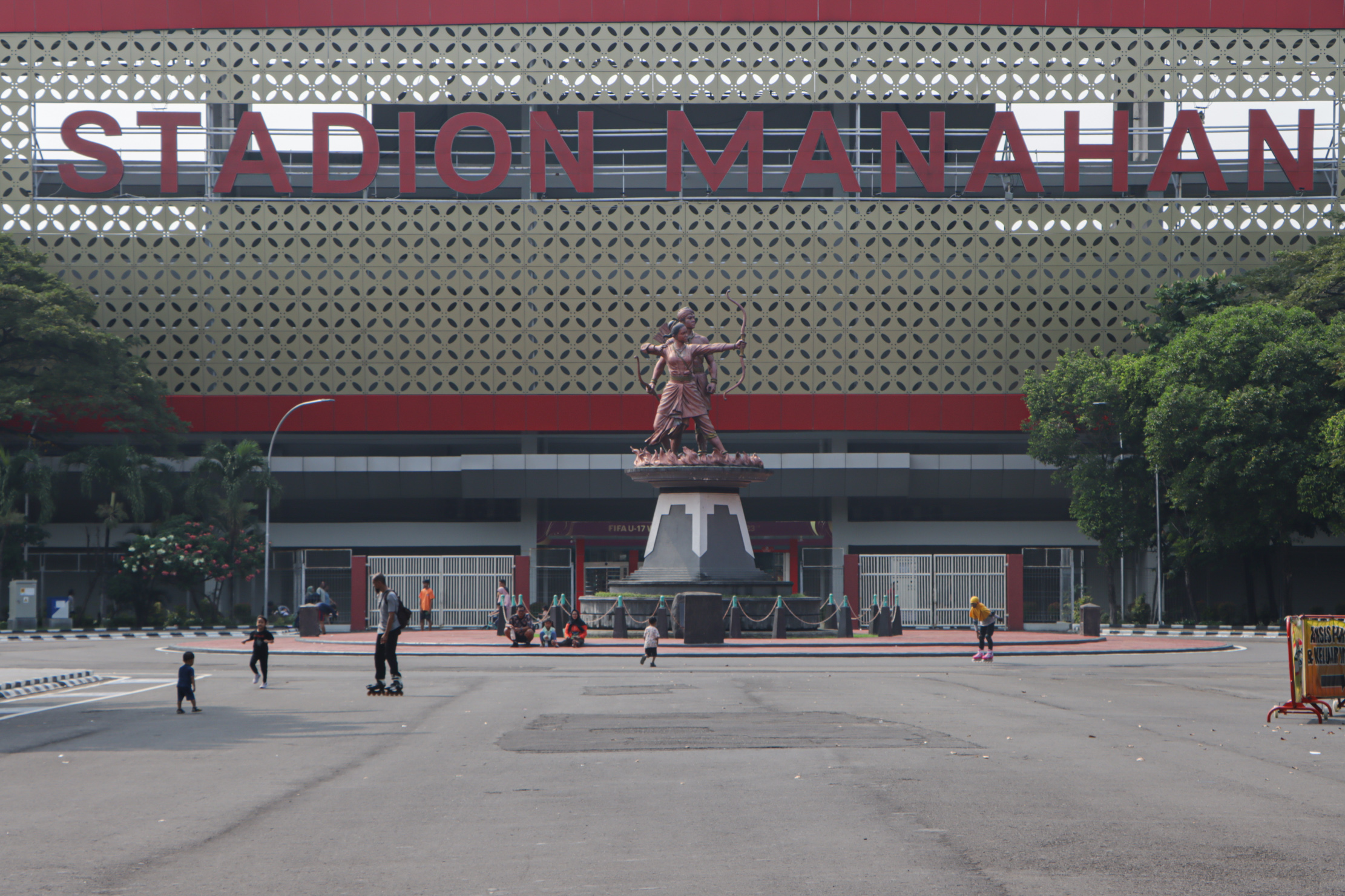 Kawasan Stadion Manahan.