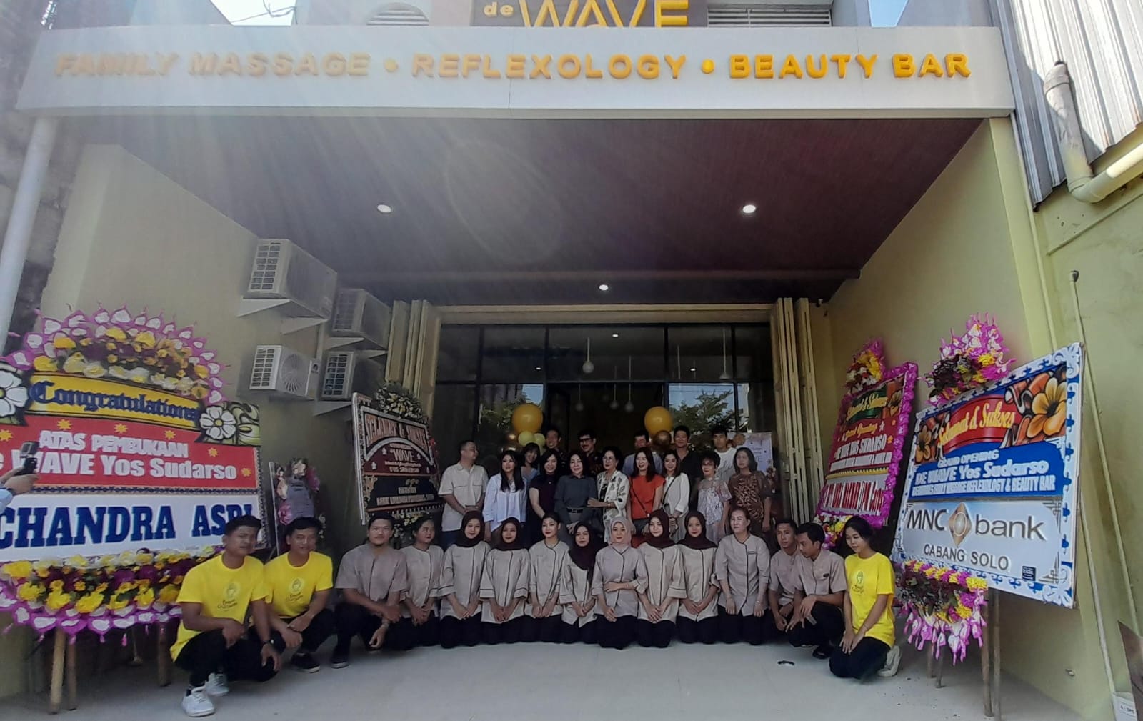 Launching outlet baru De WAVE di Jalan Yos Sudarso Nomor 147, Gajahan, Kecamatan Pasar Kliwon, Kota Solo. Lokasi ini dikonsep sangat nyaman bagi pelanggan.