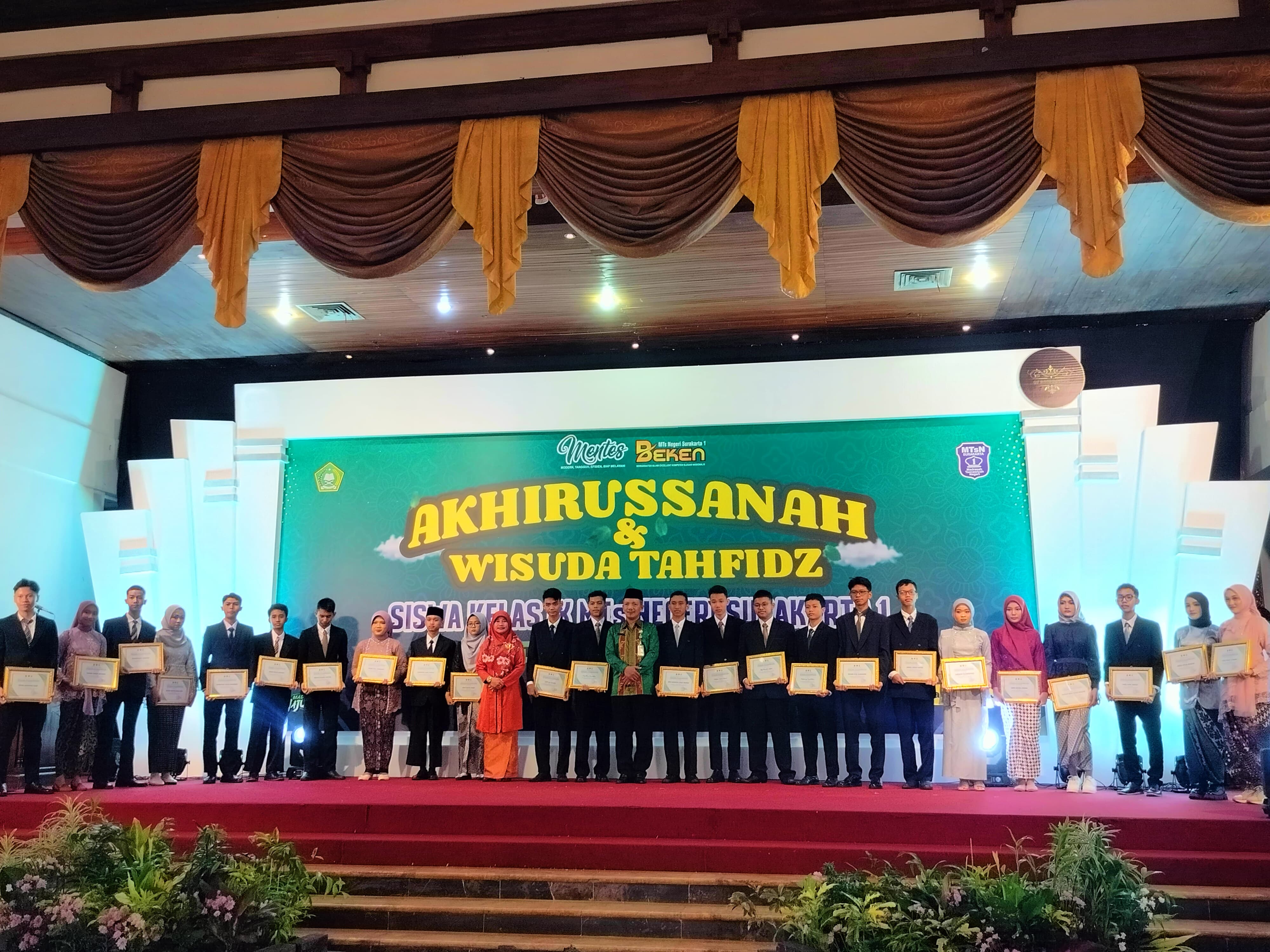 Akhirussanah dan wisuda tahfidz MTsN 1 Surakarta di Gedung Graha Saba Buana, Kamis (20/6/2024).
