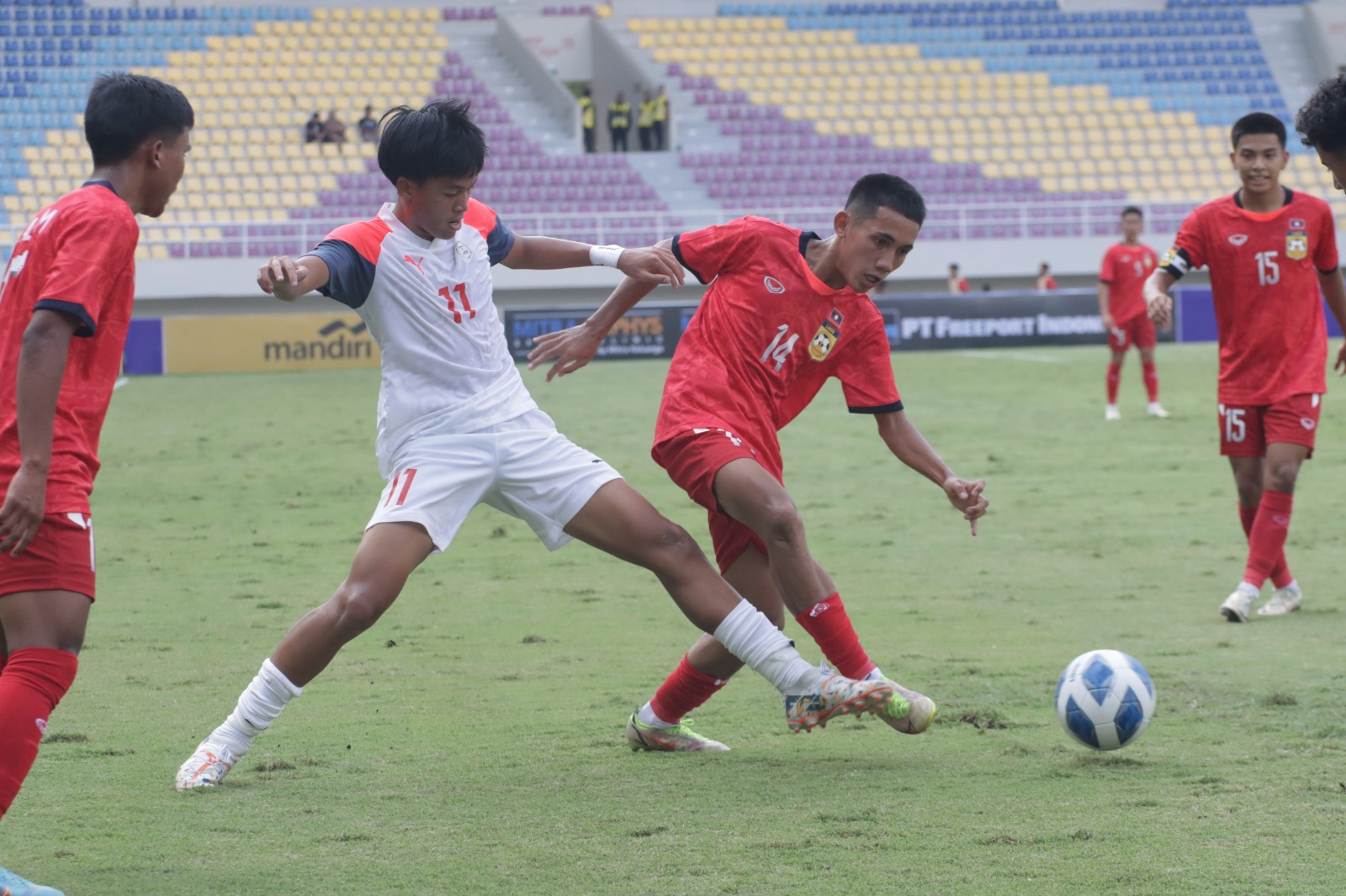 Laga Timnas Laos U-16 melawan Filipina di Stadion Manahan, Jumat (21/6).