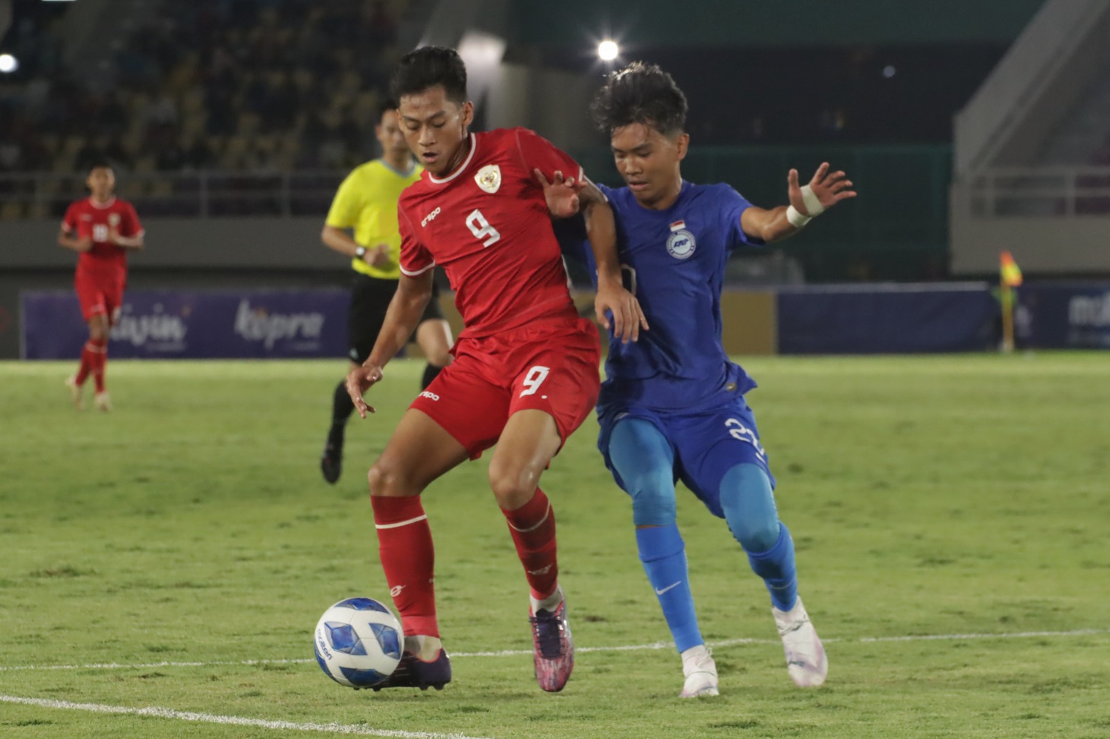 Laga Timnas Indonesia U-16 melawan Singapura di Stadion Manahan dalam ajang Piala AFF U-16 2024.