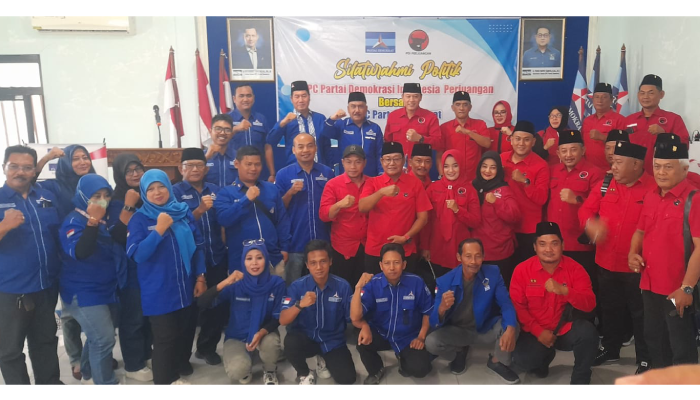 Pengurus DPC PDIP Karanganyar saat sambangi kantor DPC&nbsp;Partai Demokrat, Sabtu (21/6).