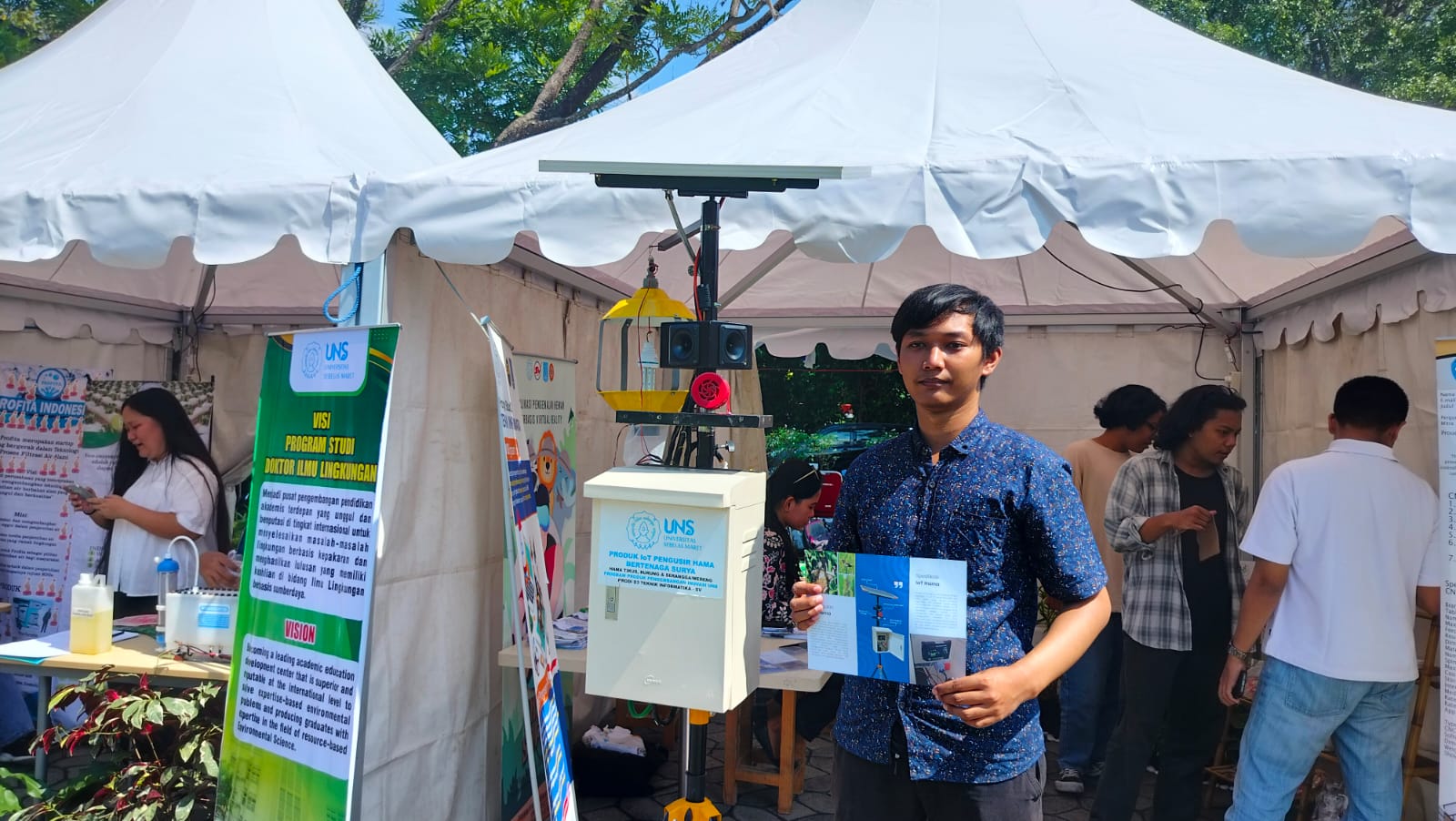 Pameran karya sivitas akademika di halaman Gedung dr. Prakosa UNS pada Jumat-Sabtu (21-22/6).