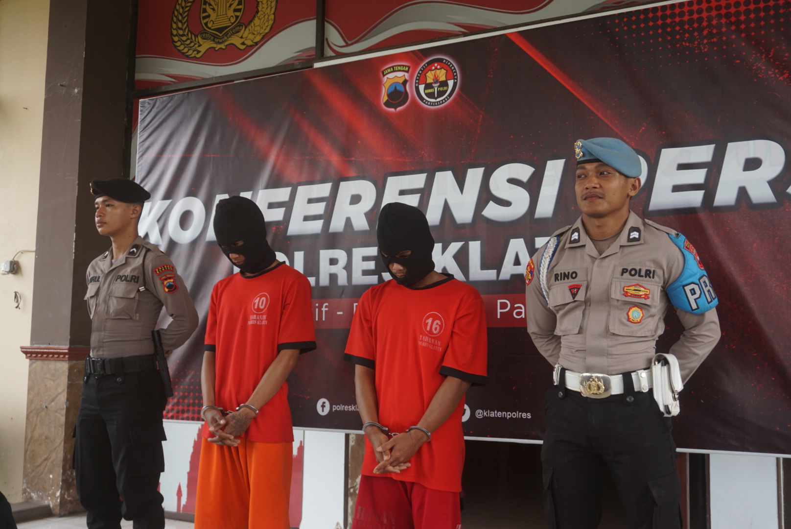 Dua pelaku pencurian disertai kekeasan (curas) terhadap seorang nenek di Delanggu, Klaten berhasil ditangkap Polres Klaten. (Angga Purenda/Radar Solo)
