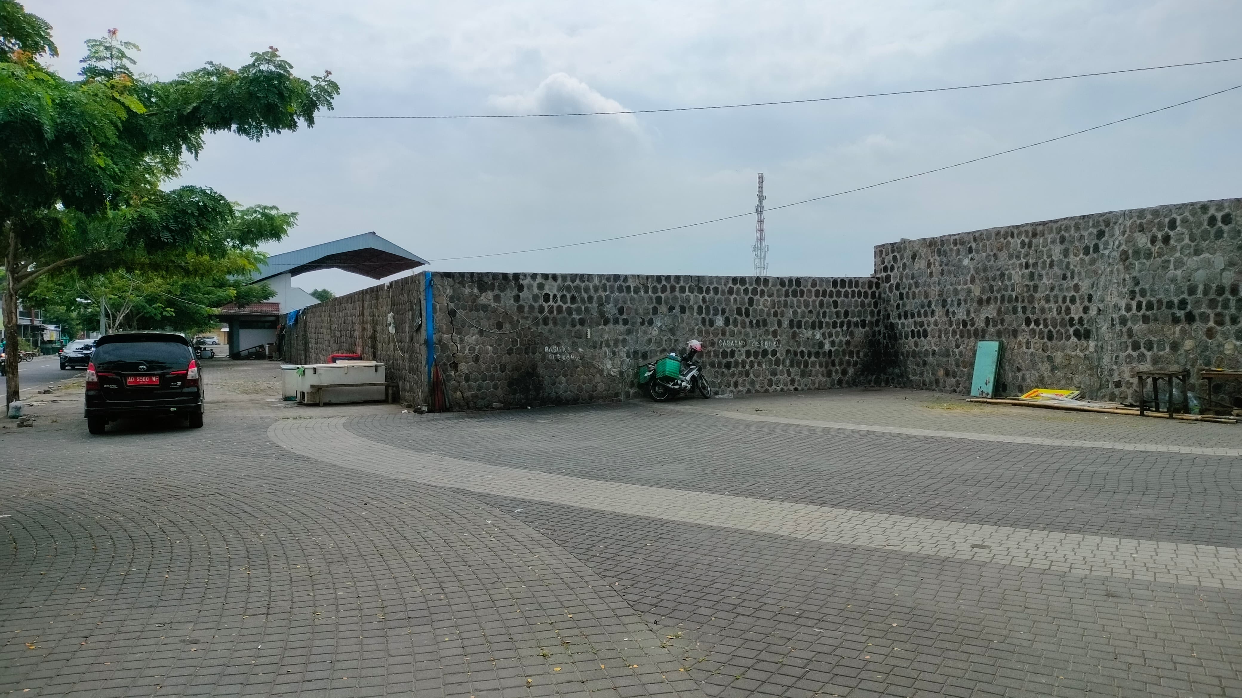 Kawasan Stadion Angkatan 45 Karanganyar steril dari PKL. (Rudi Hartono/Radar Solo)