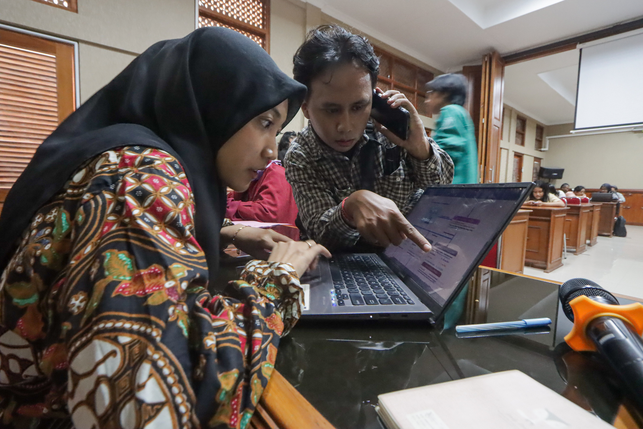 Suasana pelayanan aduan PPDB di kantor Disdik Kota Solo.