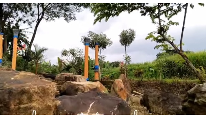 Objek wisata Embung Watu Tanggal di Desa Gondangmanis, Karangpandan, Karanganyar.