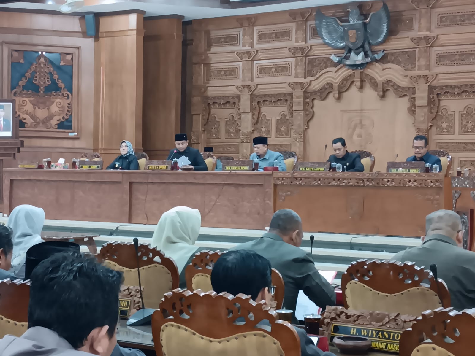 Rapat paripurna dengan agenda penetapan raperda menjadi perda di Gedung Paripurna DPRD Klaten, Jumat (28/6/2024).