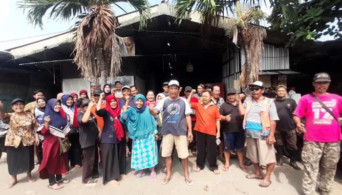 Para pedagang Pasar Jungke, Karanganyar menyatakan dukungannya kepada Kapolda Jateng Irjen Pol Ahmad Luthfi untuk maju sebagai calon gubernur di Pilgub Jateng 2024.