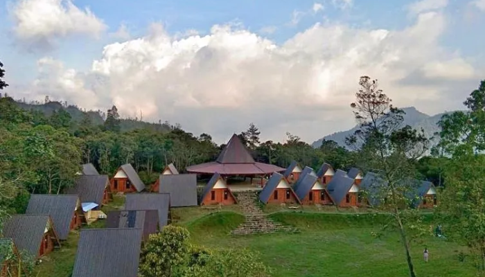 Glamping supercamp Sakura Hills Tawangmangu.