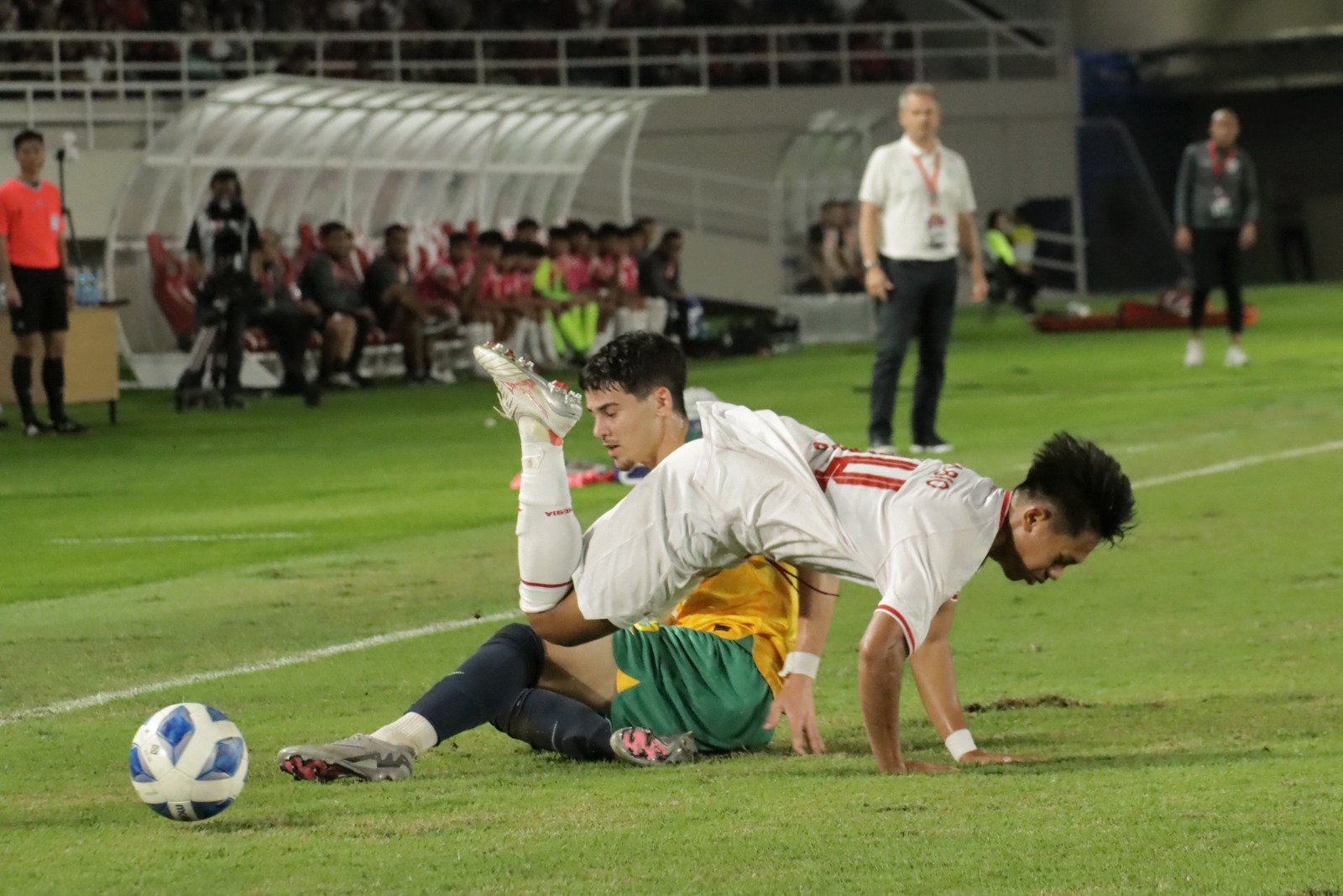 laga semifinal Piala AFF U-16 antara Indonesia melawan Australia di Stadion Manahan, 1 Juli 2024.